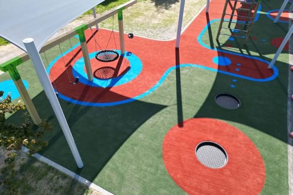 landscape-led-playground-design-curved-turf-surfaces