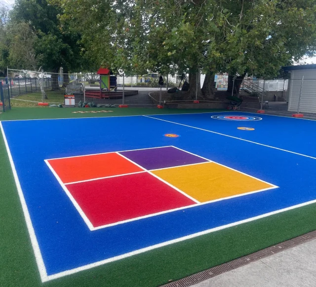 Birkdale Intermediate’s new turf complete , finished off with four square, target, hopscotch and even a couple of wild animal signgrass inserts. 🦏 🦁 

How good 🙌🏼 

#school #schoolfun #turf #astroturf #artificialgrass #inclusive #birkdale #auckland #artificialturfspecialists #teamturfnz